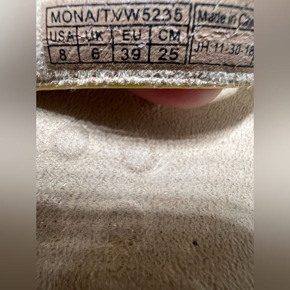 Vionic Yellow Mona W/ Button Thong Toe Post Casual Sandals.  Size 8 - Picture 7 of 7